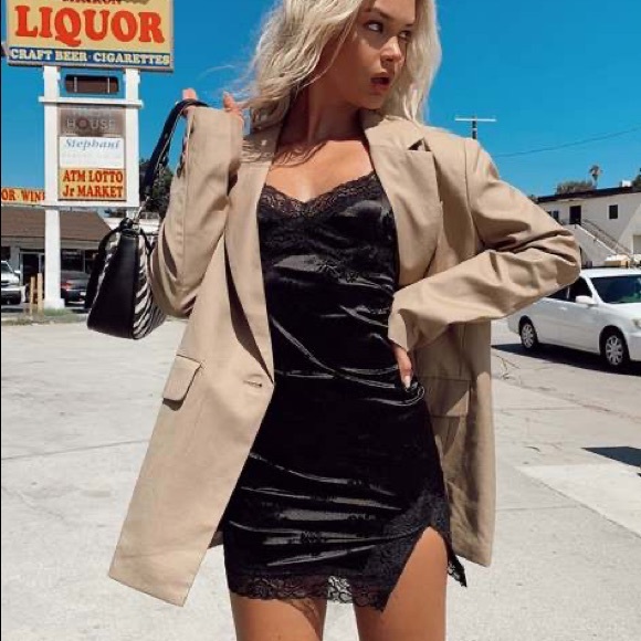 Black Motel body con dress with rose detail - Picture 5 of 5